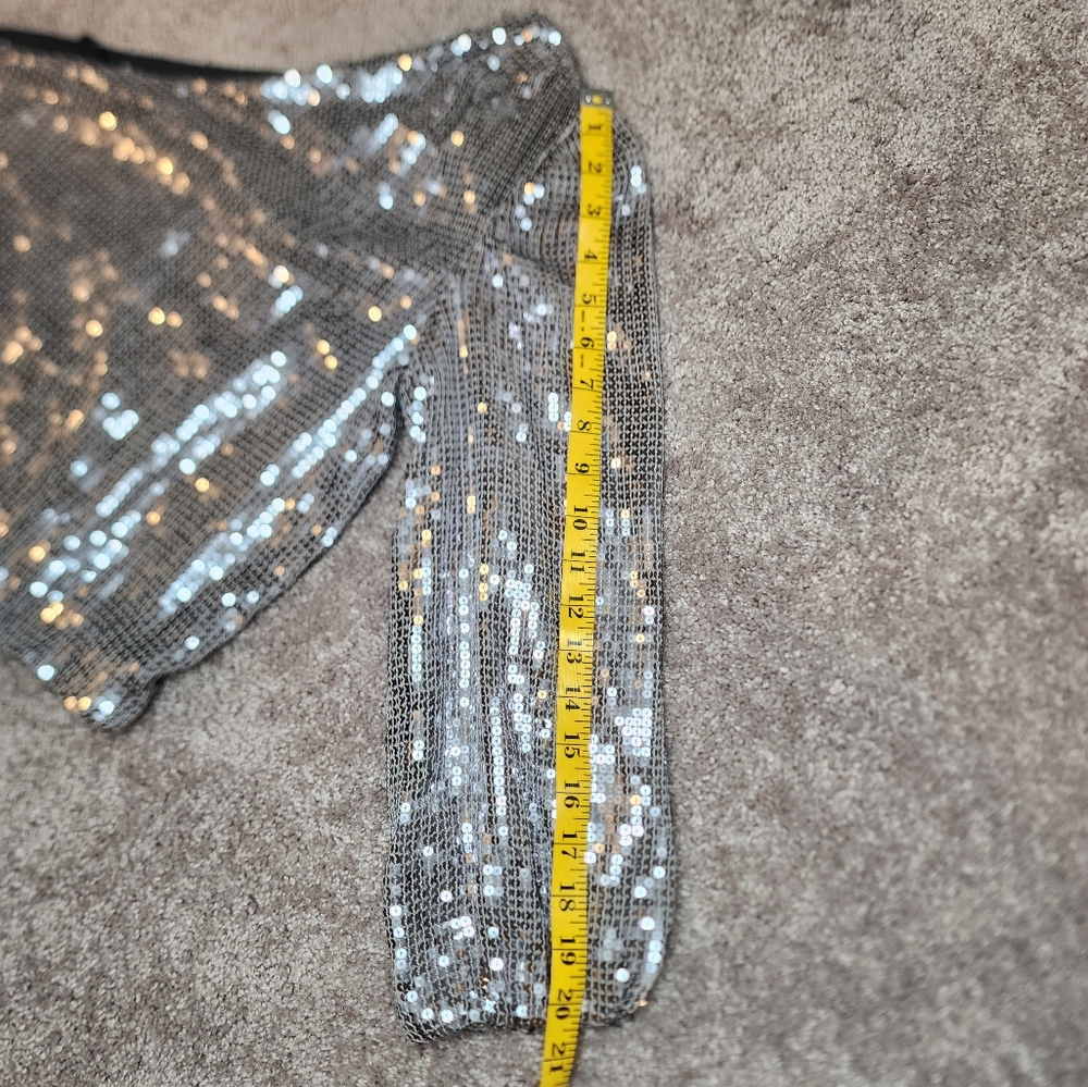 NWT Alice And Olivia Lucinda Sequin Asymmetric Top Size M - Picture 8 of 8
